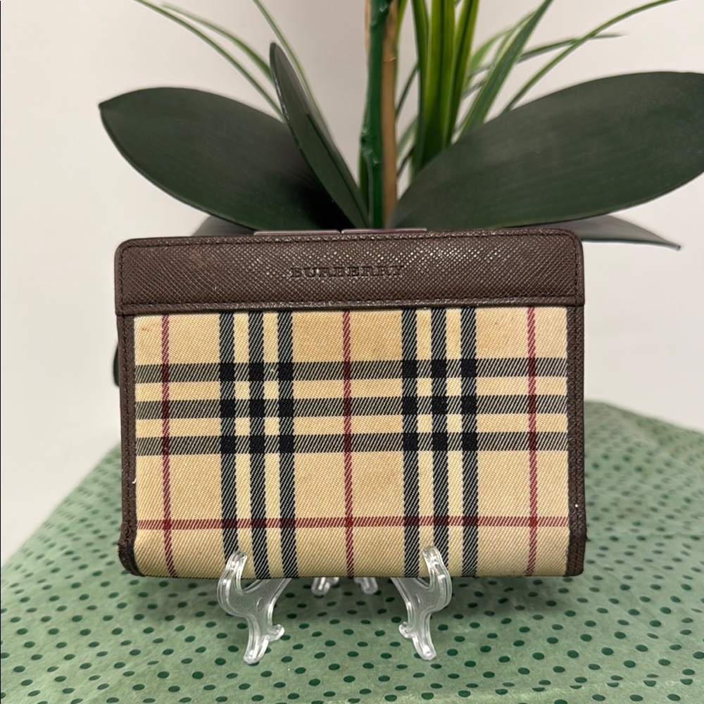 LOW START!!!!!Burberry Plaid Wallet in Brown and Cream